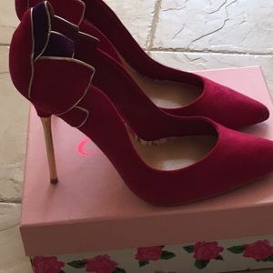 Cece Lamour gold heeled fuchsia 4 in.